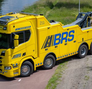 BRS neemt zware Scania R580 8x4 bergingsauto in gebruik