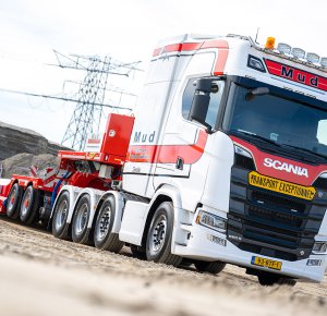 Mud Grond- en Transportwerken neemt nieuwe  Scania 660S 8x4 zwaar transporttrekker in gebruik