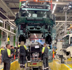 Doorbraak: Volvo Trucks start serieproductie zware elektrische trucks
