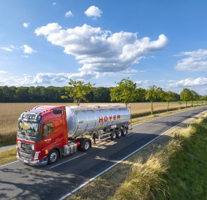 Logistiek bedrijf HOYER stelt nieuwe emissiedoelstellingen vast HOYER blijft duurzaamheidsthema's stimuleren
