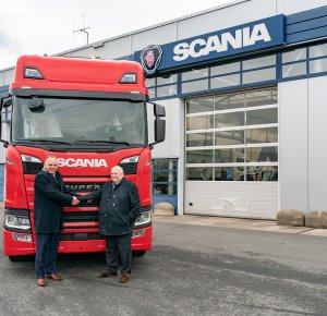 Wezenberg Transport schakelt over naar Zwolle productie De eerste Zwolse Supers voor Nederlandse klanten uitgeleverd naar de dealers