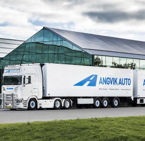 Angvik Auto met Scania 530S V8 als LZV naar Noorwegen  