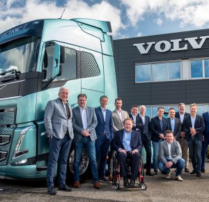 Volvo Trucks Nederland en haar dealers tekenen nieuw dealercontract dat de toekomst van beide bedrijven versterkt