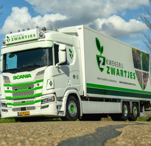 Kwekerij Zwartjes rijdt zuinig en comfortabel met Scania R320 6x2 