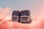 Twee Volvo-trucks vallen halsoverkop voor elkaar in nieuwe film