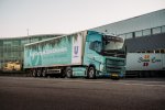 Eerste elektrische Volvo FH rolt van de band voor Nederland – Unilever en Simon Loos stellen hem in gebruik 